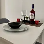 Modern In Town, Close To The - No 1 Apartment *